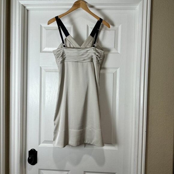 BCBG MAXAZRIA Beaded/Sequined Neckline Cream Pleated Dress size 8P - Picture 5 of 8
